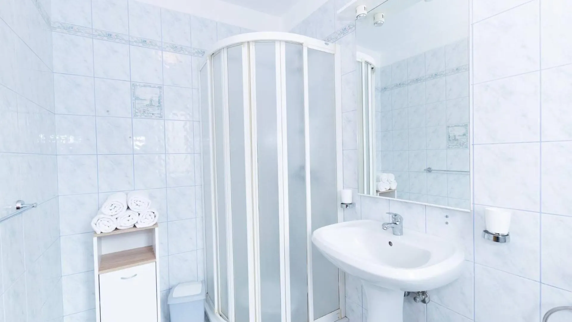 Family House With 2 Apartments - Irma Medulin Gasthof
