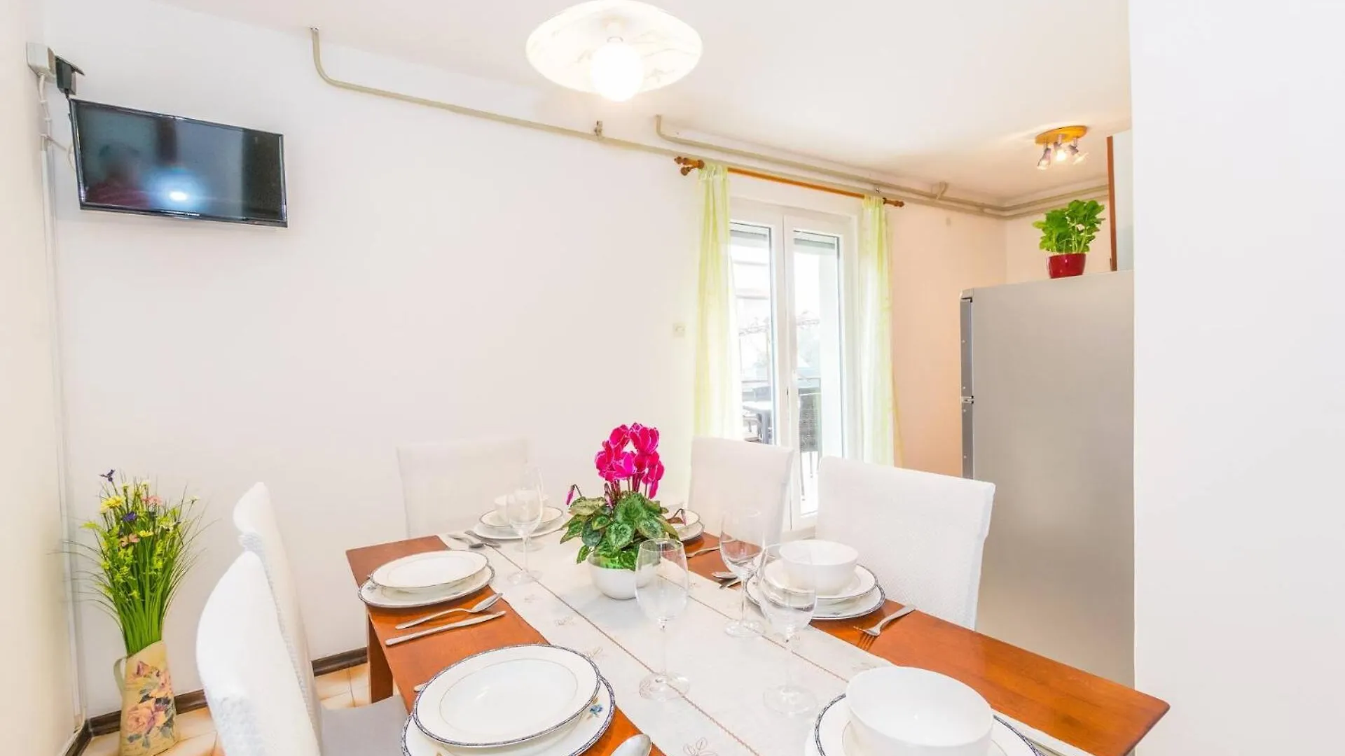 Family House With 2 Apartments - Irma Medulin Gasthof