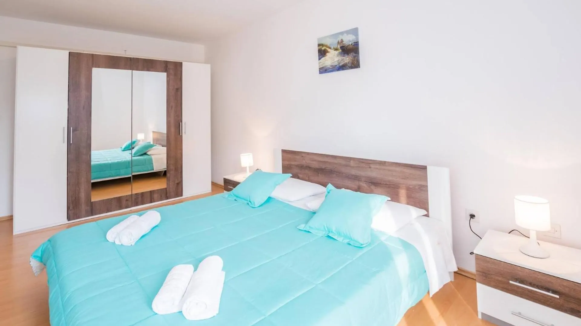 Family House With 2 Apartments - Irma Medulin
